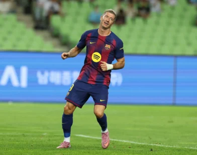 Lewandowski missed golden chance