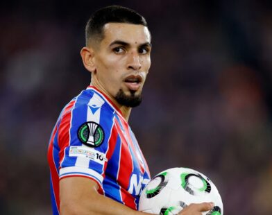 Daniel Munoz transfer race